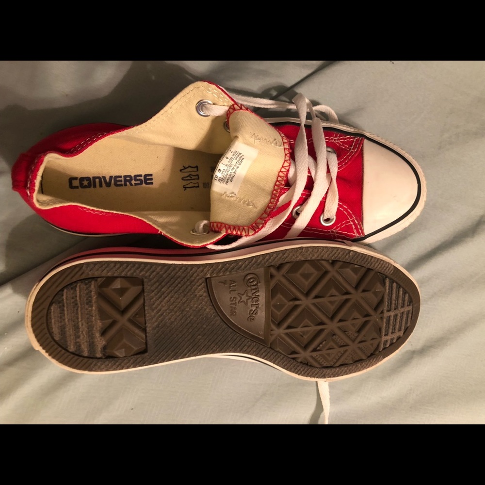 Red converse - Picture 2 of 2